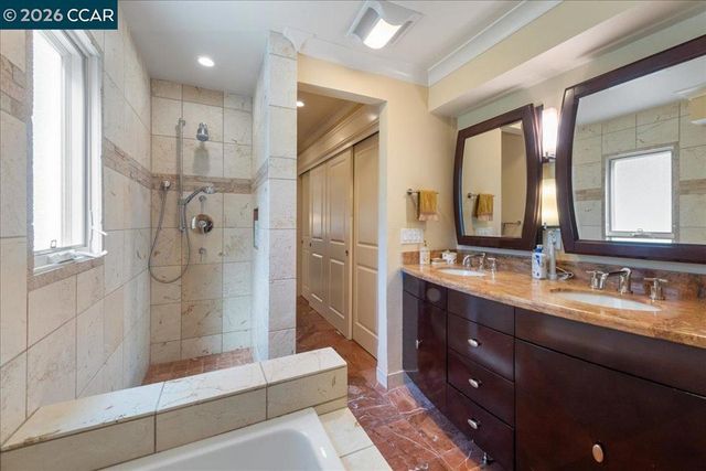 2100 Skycrest Dr 12, Walnut Creek, CA 94595