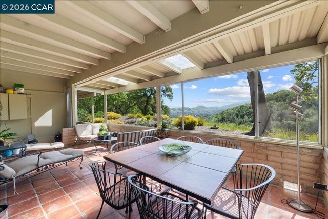 2100 Skycrest Dr 12, Walnut Creek, CA 94595