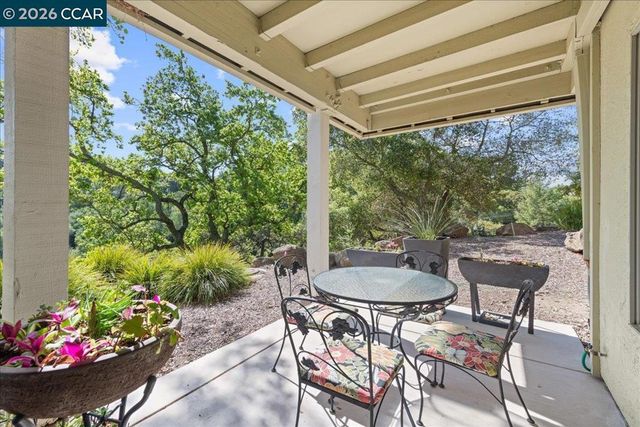 2100 Skycrest Dr 12, Walnut Creek, CA 94595