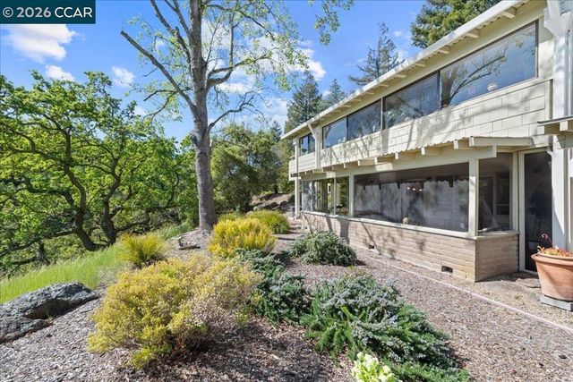 2100 Skycrest Dr 12, Walnut Creek, CA 94595