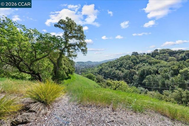 2100 Skycrest Dr 12, Walnut Creek, CA 94595