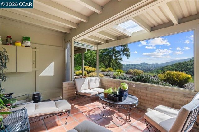 2100 Skycrest Dr 12, Walnut Creek, CA 94595