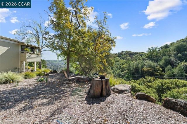 2100 Skycrest Dr 12, Walnut Creek, CA 94595