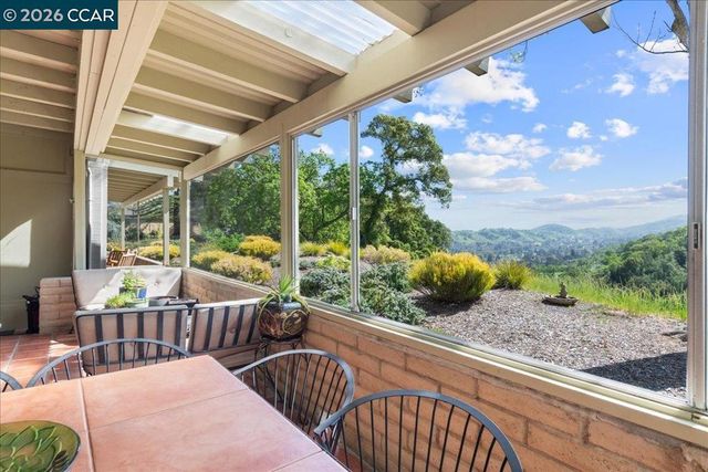 2100 Skycrest Dr 12, Walnut Creek, CA 94595