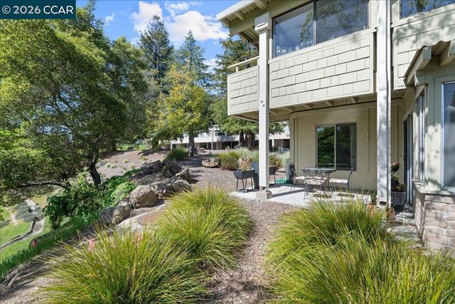 2100 Skycrest Dr 12, Walnut Creek, CA 94595