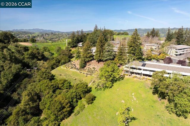 2100 Skycrest Dr 12, Walnut Creek, CA 94595