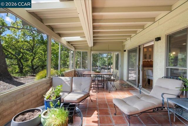 2100 Skycrest Dr 12, Walnut Creek, CA 94595