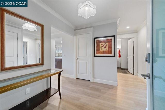 2100 Skycrest Dr 12, Walnut Creek, CA 94595