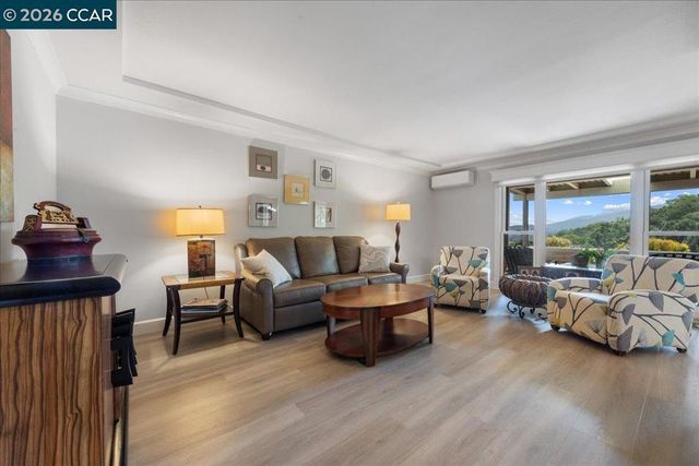 2100 Skycrest Dr 12, Walnut Creek, CA 94595