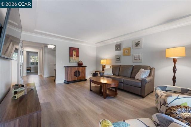 2100 Skycrest Dr 12, Walnut Creek, CA 94595