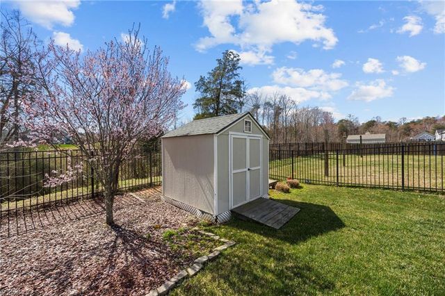 817 Blue Moon Court, Greensboro, NC 27455