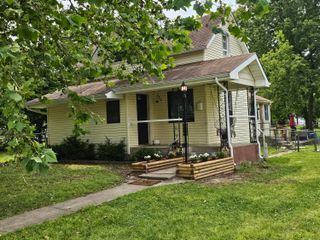 312 West Locust Street, Aurora, MO 65605
