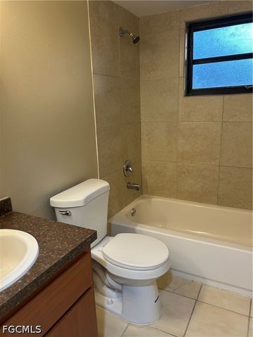 405 SW 43rd LN, Cape Coral, FL 33914