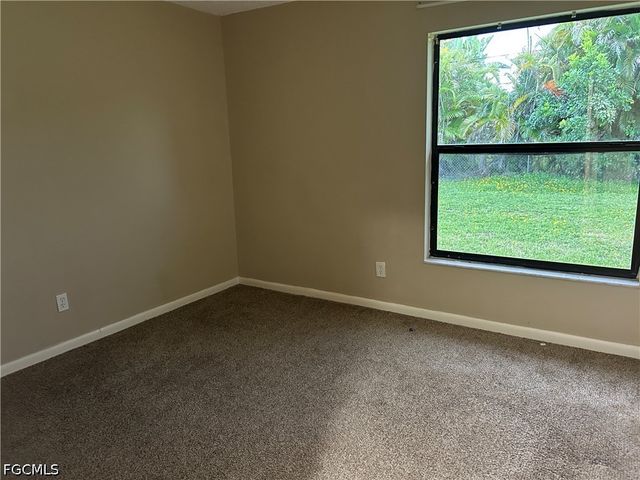 405 SW 43rd LN, Cape Coral, FL 33914