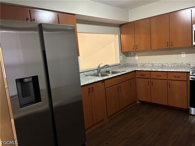 405 SW 43rd LN, Cape Coral, FL 33914