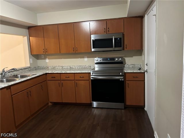 405 SW 43rd LN, Cape Coral, FL 33914