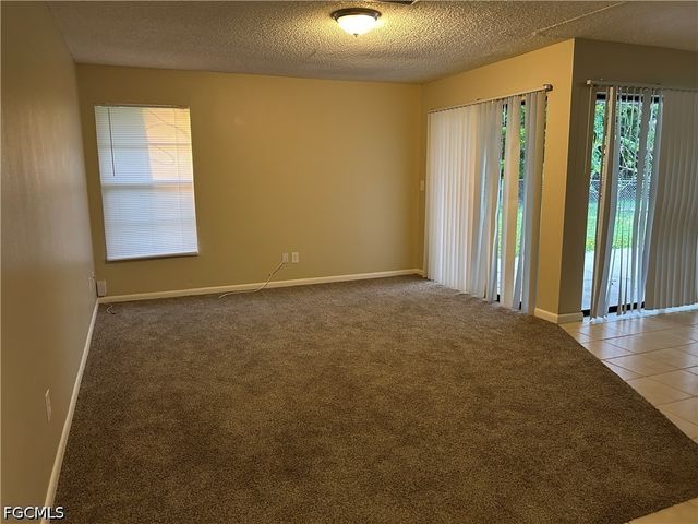 405 SW 43rd LN, Cape Coral, FL 33914