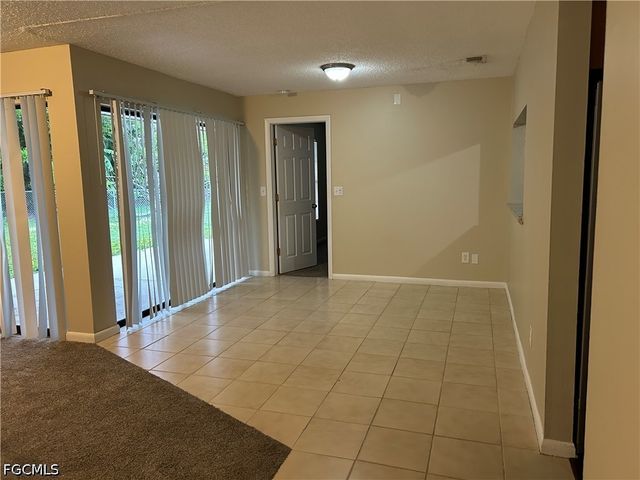 405 SW 43rd LN, Cape Coral, FL 33914