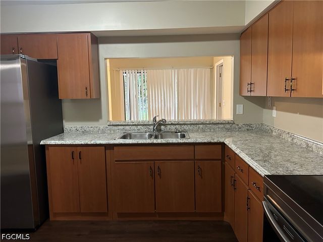 405 SW 43rd LN, Cape Coral, FL 33914