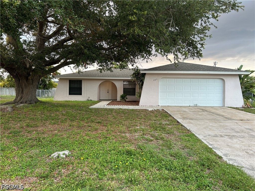 405 SW 43rd LN, Cape Coral, FL 33914