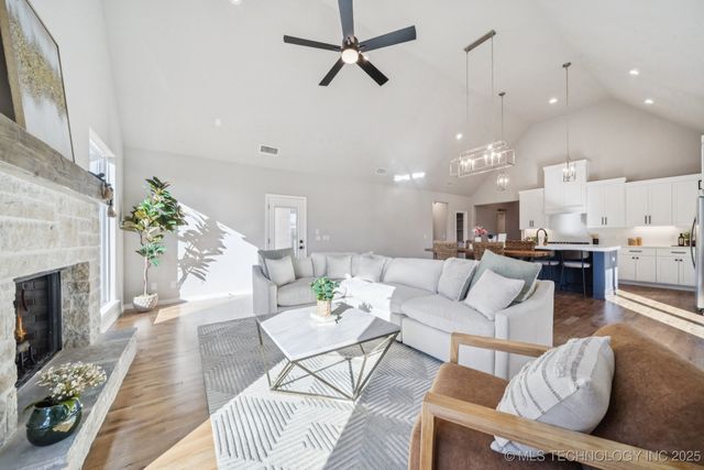 2078 E 138th Street S, Bixby, OK 74008