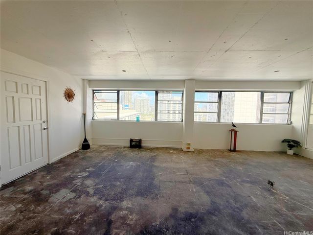 425 Ena Road 5D, Honolulu, HI 96815