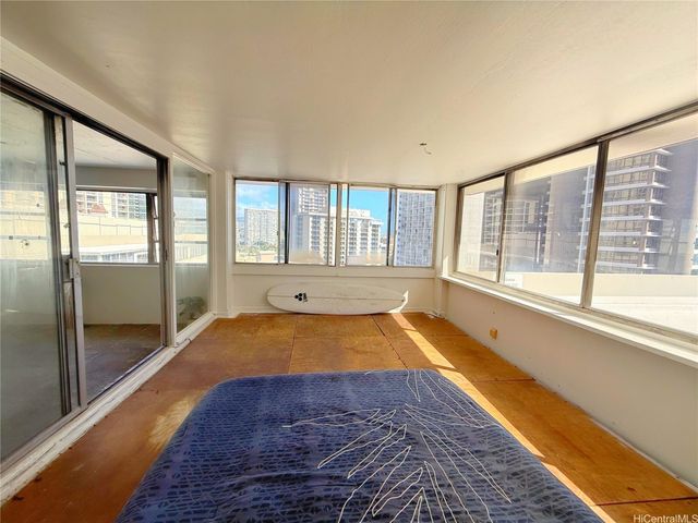 425 Ena Road 5D, Honolulu, HI 96815