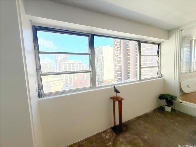 425 Ena Road 5D, Honolulu, HI 96815