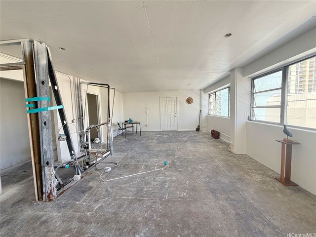 425 Ena Road 5D, Honolulu, HI 96815