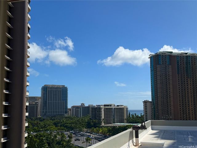 425 Ena Road 5D, Honolulu, HI 96815