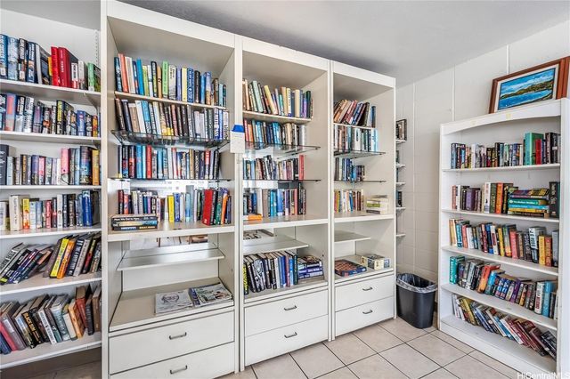 425 Ena Road 5D, Honolulu, HI 96815