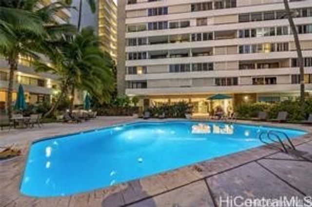 425 Ena Road 5D, Honolulu, HI 96815