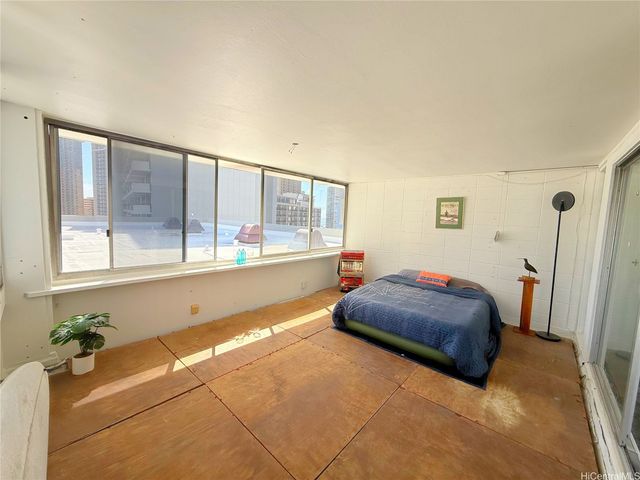 425 Ena Road 5D, Honolulu, HI 96815