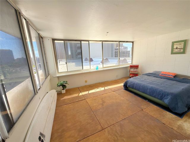 425 Ena Road 5D, Honolulu, HI 96815