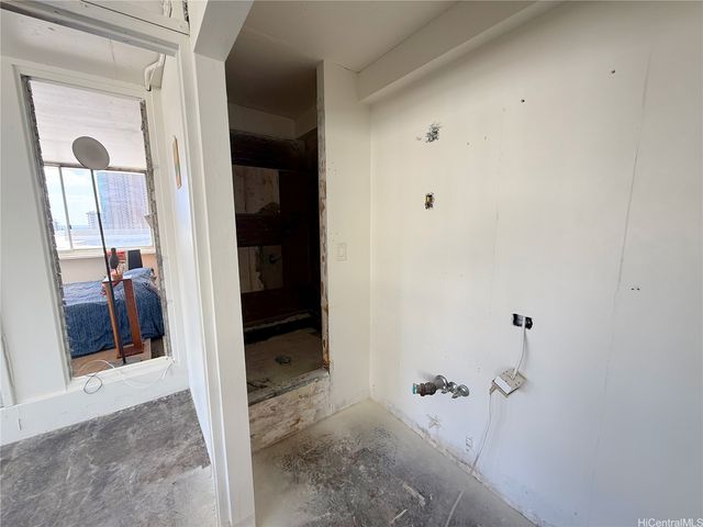 425 Ena Road 5D, Honolulu, HI 96815