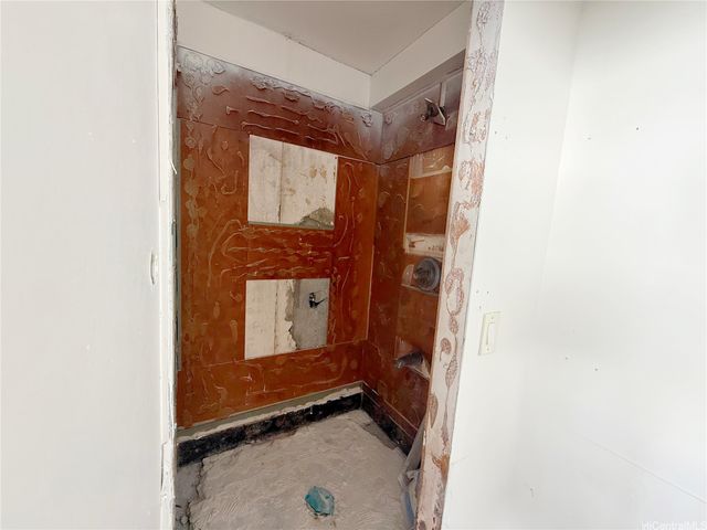 425 Ena Road 5D, Honolulu, HI 96815