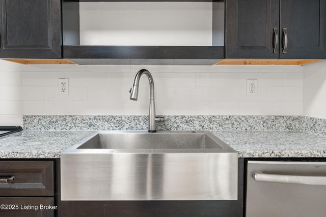 5408 Sprigwood Ln, Louisville, KY 40291