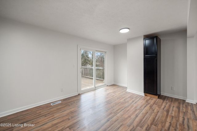 5408 Sprigwood Ln, Louisville, KY 40291