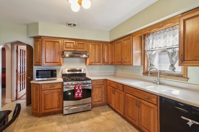 3940 N Paris Avenue, Chicago, IL 60634