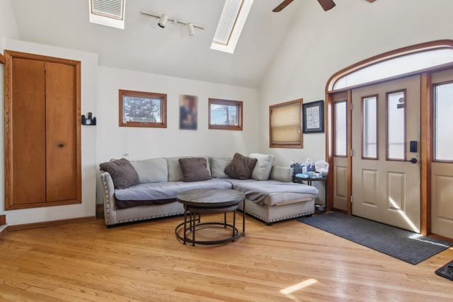 3940 N Paris Avenue, Chicago, IL 60634