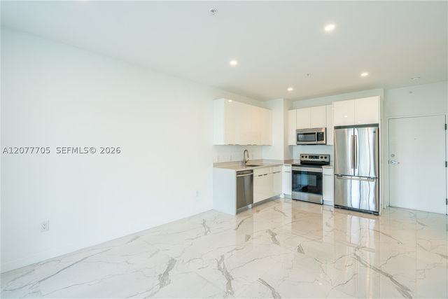 8425 Crespi Blvd 302, Miami Beach, FL 33141
