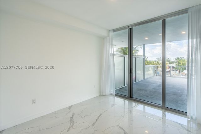 8425 Crespi Blvd 302, Miami Beach, FL 33141