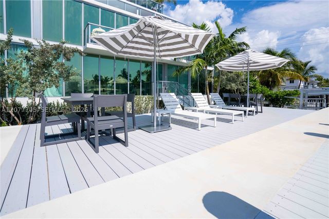 8425 Crespi Blvd 302, Miami Beach, FL 33141