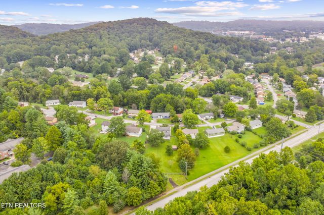 111 Tracy Lane, Oak Ridge, TN 37830
