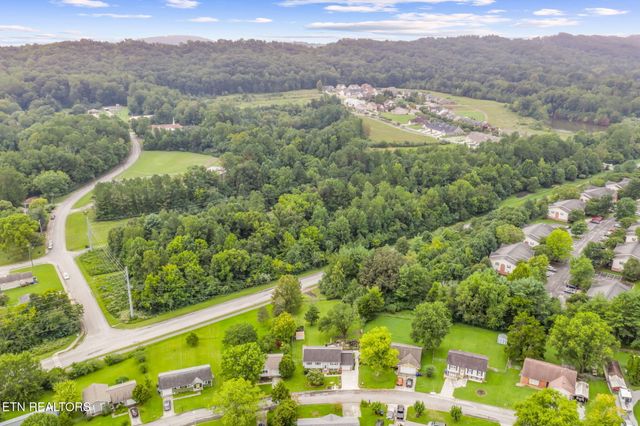 111 Tracy Lane, Oak Ridge, TN 37830