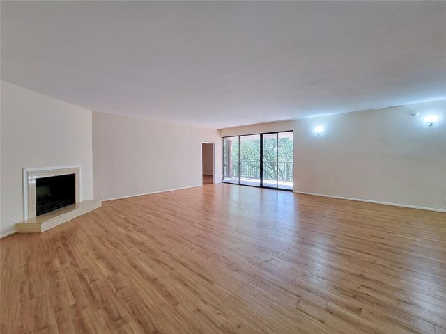 9333 Memorial Drive 414, Houston, TX 77024