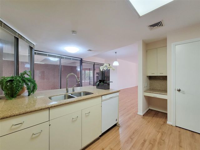 9333 Memorial Drive 414, Houston, TX 77024