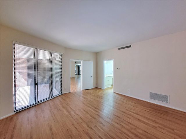 9333 Memorial Drive 414, Houston, TX 77024