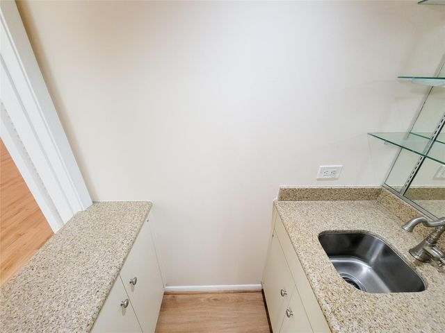 9333 Memorial Drive 414, Houston, TX 77024