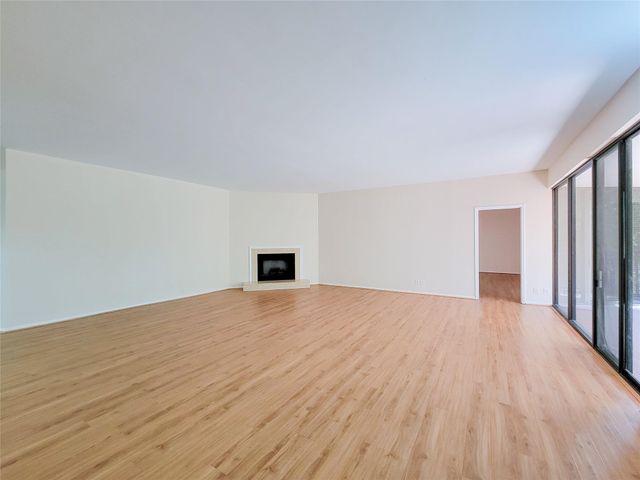 9333 Memorial Drive 414, Houston, TX 77024
